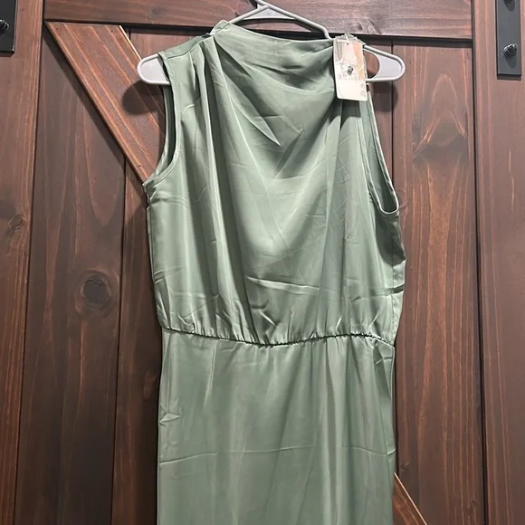 Sleeveless Cocktail Dress - Picture 7 of 7